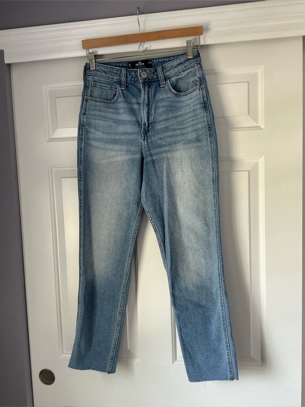 Hollister Blue Ultra High-Rise Straight Mom Jeans 27